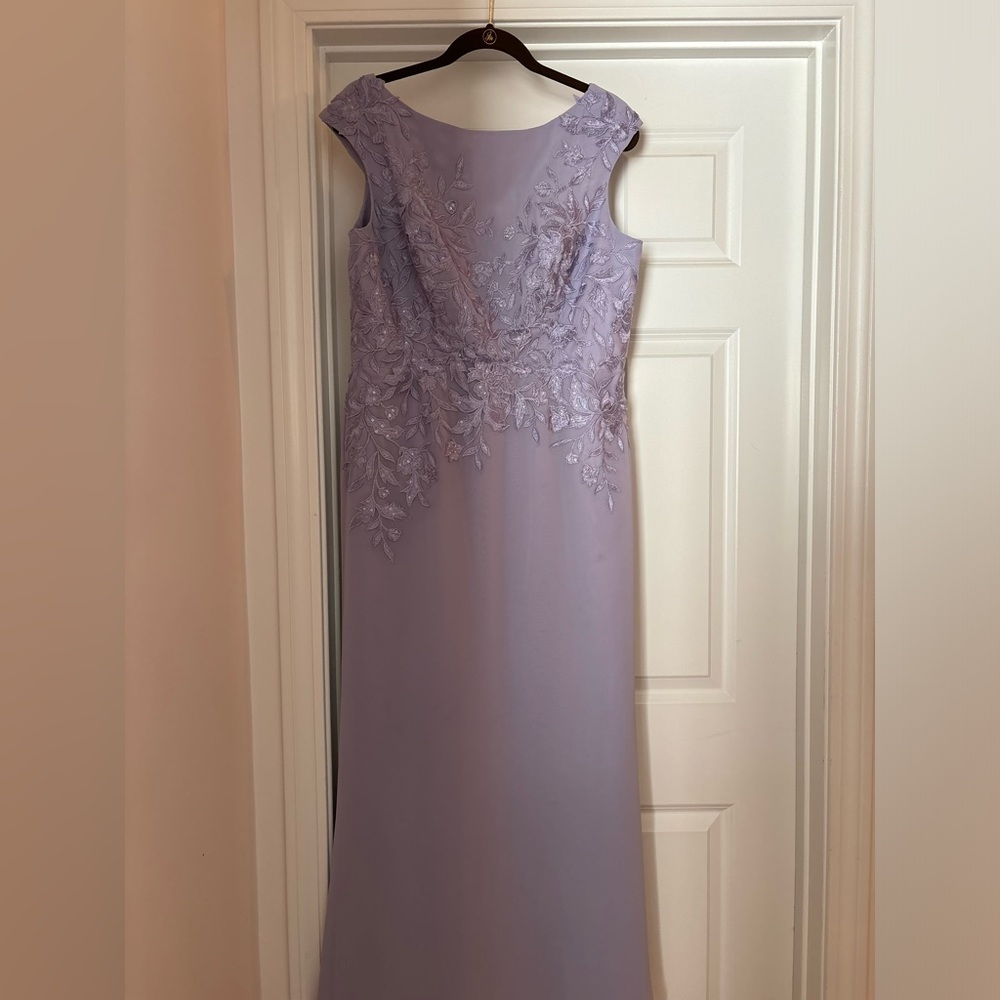 Beautiful Mother of the Bride Dress! 😍